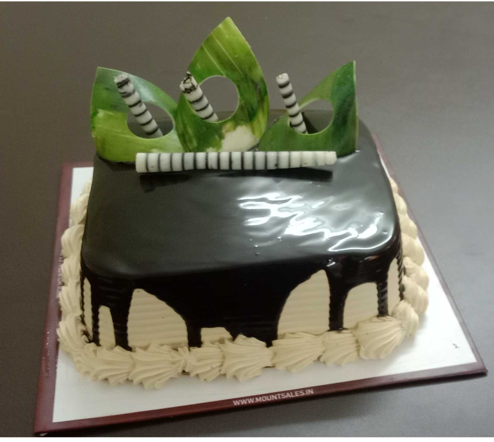 Premium RED N White Velvet Cake